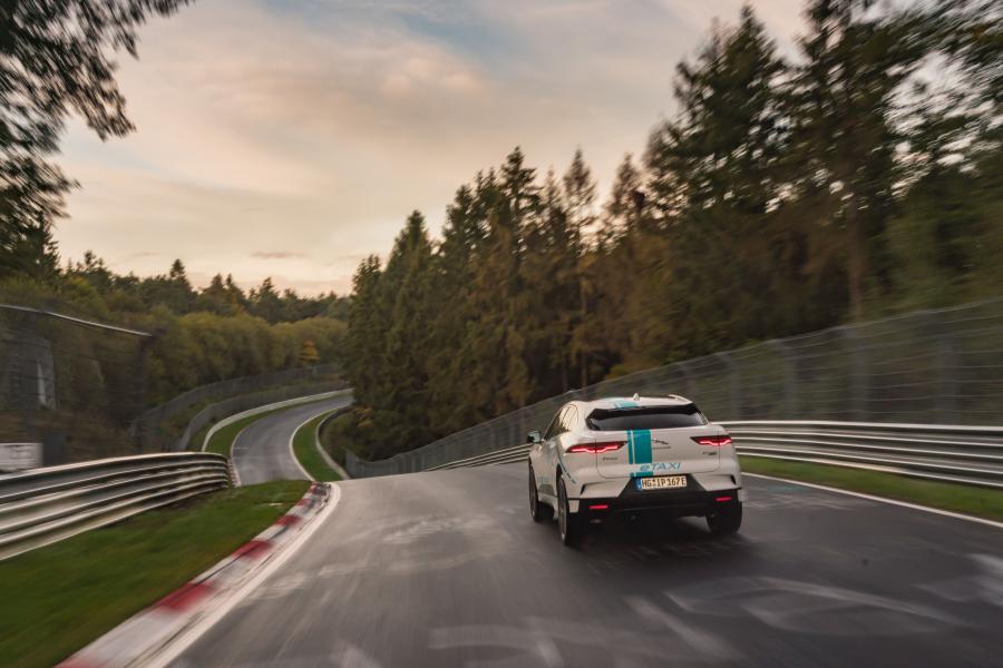  Jaguar I-Pace EV400 AWD HSE Nurburgring Taxi 2019 года  (фото 8 из 9)